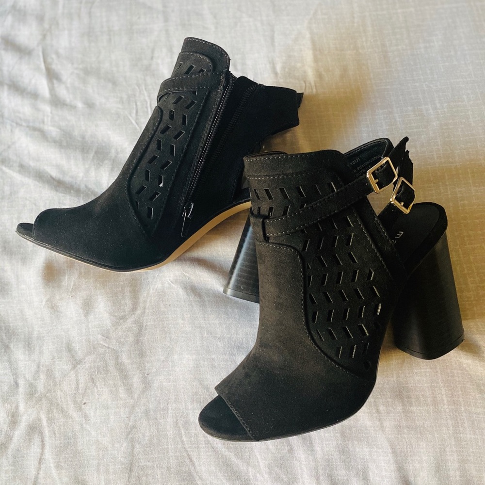 7 BLACK “Addyy” Madden Girl Heeled Sandals 👡